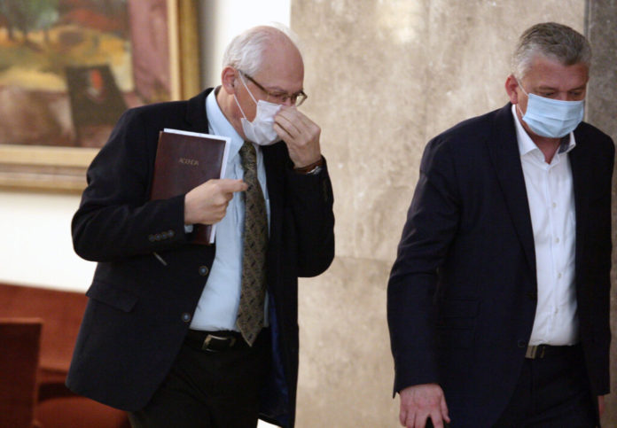 kon:-po-zakonu-moguce-propisivanje-obavezne-vakcinacije-za-odrasle