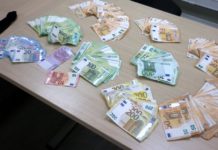 Zaplenjeno 34.000 evra sakrivenih u čarapama zaplenjeno-34.000-evra-sakrivenih-u-carapama