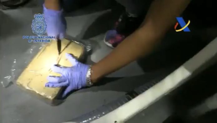 drzavljanin-srbije-“pao”-sa-tonom-kokaina-na-jedrilici-(video)