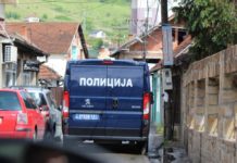 UHAPŠEN SJENIČAK! Pogodio ženu limenkom u glavu pa motkom udarao po krovu automobila uhapsen-sjenicak!-pogodio-zenu-limenkom-u-glavu-pa-motkom-udarao-po-krovu-automobila