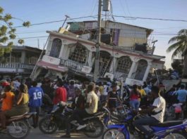vise-od-trista-poginulih-u-snaznom-zemljotresu-na-haitiju