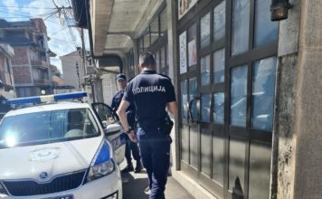 NOVI PAZAR: Kuća suspendovanog policijskog inspektora obasuta kamenjem novi-pazar:-kuca-suspendovanog-policijskog-inspektora-obasuta-kamenjem