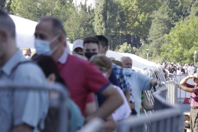 u-uzrasnoj-dobi-od-18-do-30-godina-vakcinisano-oko-20-odsto-gradjana u-uzrasnoj-dobi-od-18-do-30-godina-vakcinisano-oko-20-odsto-gradjana