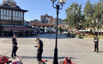 DETALJI TUČE U CENTRU NOVOG PAZARA! Maloletnici napali radnika koji izdaje autiće, dvoje povređeno detalji-tuce-u-centru-novog-pazara!-maloletnici-napali-radnika-koji-izdaje-autice,-dvoje-povredjeno