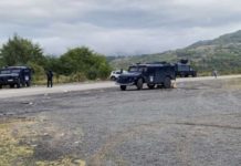 I dalje blokirani prelazi Jarinje i Brnjak i-dalje-blokirani-prelazi-jarinje-i-brnjak