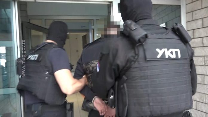 u-beogradu-uhapsen-suspendovani-policajac-i-pripadnik-bia-zbog-pokusaja-prinude
