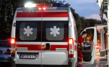 TEŠKA NESREĆA KOD RAŠKE: Poginuo vozač – automobilom probio zaštitnu ogradu i upao u reku teska-nesreca-kod-raske:-poginuo-vozac-–-automobilom-probio-zastitnu-ogradu-i-upao-u-reku