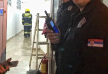 VATROGASCI I POLICIJA U ZGRADI U CENTRU NOVOG PAZARA! Osim jakog mirisa nije pronađeno ništa sumnjivo (FOTO) vatrogasci-i-policija-u-zgradi-u-centru-novog-pazara!-osim-jakog-mirisa-nije-pronadjeno-nista-sumnjivo-(foto)