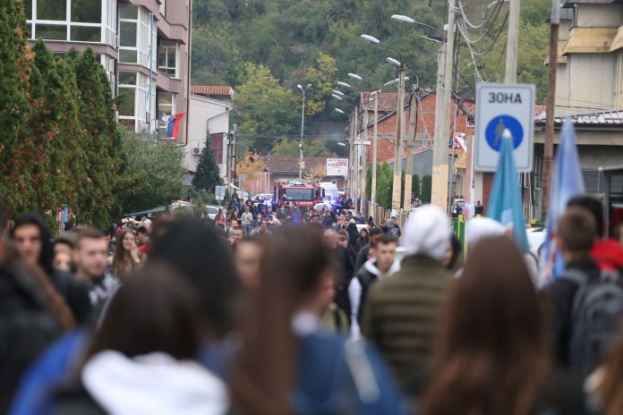 ugasen-pozar-u-tehnickoj-skoli-u-novom-pazaru!-jedan-ucenik-prevezen-u-bolnicu-(foto/video)