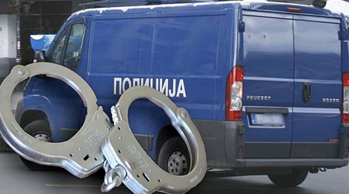 dolijao:-uhapsen-jer-je-pretio-da-ce-baciti-bombu-komsijama