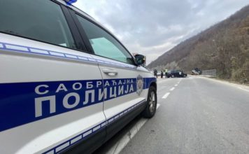 UDES NA IBARSKOJ! Audi podleteo pod šleper udes-na-ibarskoj!-audi-podleteo-pod-sleper