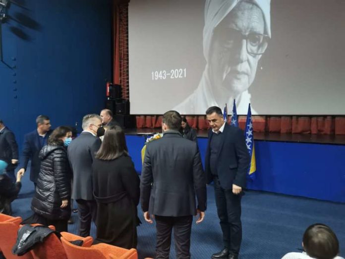 delegacija-sdp-a-i-grada-novog-pazara-prisustvovala-komemoraciji-i-dzenazi-hajre-catic delegacija-sdp-a-i-grada-novog-pazara-prisustvovala-komemoraciji-i-dzenazi-hajre-catic