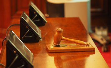 Novo suđenje inspektoru iz Kraljeva zbog 54,7 kg marihuane novo-sudjenje-inspektoru-iz-kraljeva-zbog-54,7-kg-marihuane