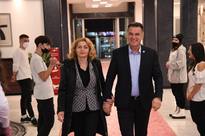 preko-crvenog-tepiha-u-novom-pazaru,-ikt-fest-krece-u-orbitu-svetskog-filma preko-crvenog-tepiha-u-novom-pazaru,-ikt-fest-krece-u-orbitu-svetskog-filma