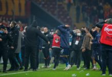 Navijač Fenerbahčea umro od srčanog udara posle gola ekipe u nadoknadi vremena navijac-fenerbahcea-umro-od-srcanog-udara-posle-gola-ekipe-u-nadoknadi-vremena