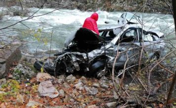 Novopazarka poginula prilikom sletanja automobila u kanjon Morače, još dve osobe povređene novopazarka-poginula-prilikom-sletanja-automobila-u-kanjon-morace,-jos-dve-osobe-povredjene