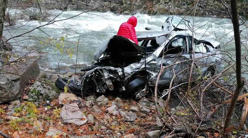 novopazarka-poginula-prilikom-sletanja-automobila-u-kanjon-morace,-jos-dve-osobe-povredjene