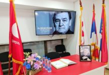 Otvorena knjiga žalosti povodom smrti Mrkonjića u prostorijama GO SPS Novi Pazar otvorena-knjiga-zalosti-povodom-smrti-mrkonjica-u-prostorijama-go-sps-novi-pazar