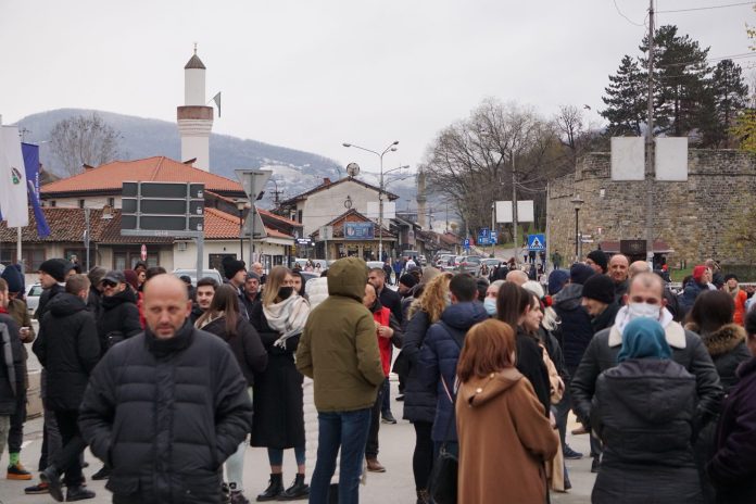 protesti-u-novom-pazaru!-blokiran-kruzni-tok-(foto)