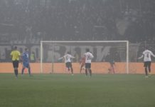 FIFA udarila Partizanu: Zabranjena registracija novih igrača do 2026! partizan-opravdao-ulogu-favorita-uz-sramno-skandiranje-navijaca-ratnom-zlocincu-ratku-mladicu