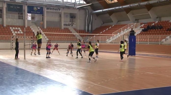 gimnazijalkama-trofej-u-odbojci