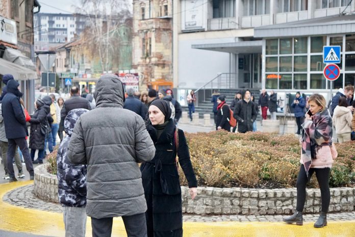 zavrsen-protest-u-centru-novog-pazara-uz-manji-incident-(foto/video)