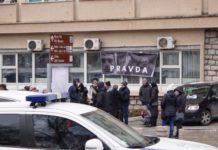 Protest u Novom Pazaru održan bez blokade saobraćaja (FOTO) protest-u-novom-pazaru-odrzan-bez-blokade-saobracaja-(foto)