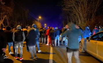 UŽAS U NOVOM PAZARU: Provlačili se kroz grmlje da bi uslikali zgnječena tela i sve objavili na društvenim mrežama uzas-u-novom-pazaru:-provlacili-se-kroz-grmlje-da-bi-uslikali-zgnjecena-tela-i-sve-objavili-na-drustvenim-mrezama