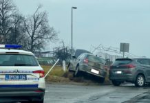 Udes kod kasarne u Novom Pazaru (FOTO) udes-kod-kasarne-u-novom-pazaru-(foto)