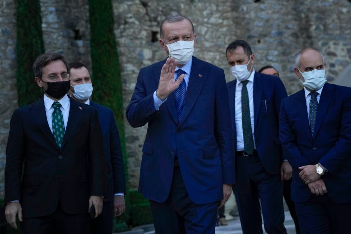 turska-novinarka-uhapsena-zbog-navodne-uvrede-upucene-erdoganu