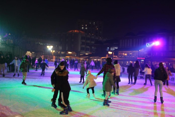 novi-pazar:-besplatne-karte-odredjenim-kategorijama-dece-za-gradsko-klizaliste