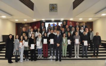 Gradonačelnik Novog Pazara uručio priznanja za najbolje učenike i nastavnike gradonacelnik-novog-pazara-urucio-priznanja-za-najbolje-ucenike-i-nastavnike