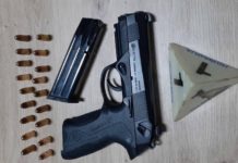 METAK U CEV I VOŽNJA DŽIPOM! Uhapšen Novopazarac sa pištoljem i 17 komada municije metak-u-cev-i-voznja-dzipom!-uhapsen-novopazarac-sa-pistoljem-i-17-komada-municije