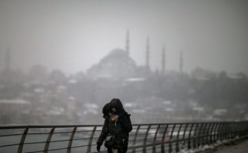 U Istanbulu grudvanje preraslo u tuču i vatreni obračun, najmanje sedmoro povredjenih u-istanbulu-grudvanje-preraslo-u-tucu-i-vatreni-obracun,-najmanje-sedmoro-povredjenih