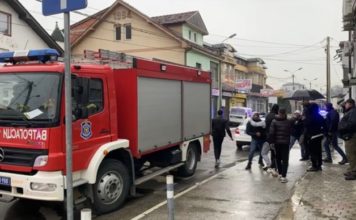 KRIZA U NOVOM PAZARU! Policija pokušala upad u kuću uz pomoć člana porodice! Došlo do tuče kriza-u-novom-pazaru!-policija-pokusala-upad-u-kucu-uz-pomoc-clana-porodice!-doslo-do-tuce