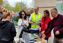 Podela paketa za 100 porodica slabijeg imovnog stanja u Novom Pazaru podela-paketa-za-100-porodica-slabijeg-imovnog-stanja-u-novom-pazaru