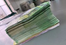 Carina: Vozač autobusa sakrio novac u kanti za smeće carina:-vozac-autobusa-sakrio-novac-u-kanti-za-smece