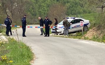 Jake policijske snage ne dozvoljavaju prilaz selu Orlje! Nakon obdukcije, ukop u haremu Altun-alem džamije jake-policijske-snage-ne-dozvoljavaju-prilaz-selu-orlje!-nakon-obdukcije,-ukop-u-haremu-altun-alem-dzamije