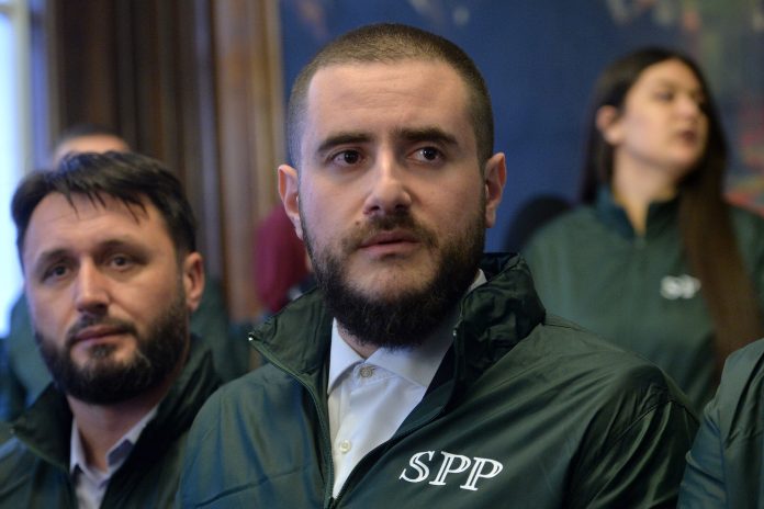 usame-zukorlic-za-avaz-tv:-preti-mi-mafija-iz-sarajeva usame-zukorlic-za-avaz-tv:-preti-mi-mafija-iz-sarajeva