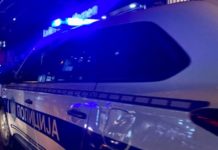 AKCIJA INTERVENTNE POLICIJE U NOVOM PAZARU! Više naoružanih lica sedelo u kafani akcija-interventne-policije-u-novom-pazaru!-vise-naoruzanih-lica-sedelo-u-kafani