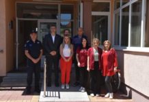 Pripadnici PU Novi Pazar uručili novčanu pomoć Udruženju za pomoć mentalno nedovoljno razvijenih osoba pripadnici-pu-novi-pazar-urucili-novcanu-pomoc-udruzenju-za-pomoc-mentalno-nedovoljno-razvijenih-osoba