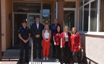 Pripadnici PU Novi Pazar uručili novčanu pomoć Udruženju za pomoć mentalno nedovoljno razvijenih osoba pripadnici-pu-novi-pazar-urucili-novcanu-pomoc-udruzenju-za-pomoc-mentalno-nedovoljno-razvijenih-osoba