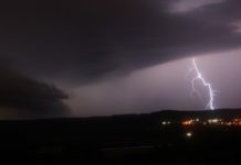 TORNADO U NOVOM PAZARU? Snimljene apokaliptične scene (VIDEO) tornado-u-novom-pazaru?-snimljene-apokalipticne-scene-(video)