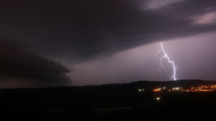 tornado-u-novom-pazaru?-snimljene-apokalipticne-scene-(video)