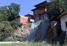 Devetočlanoj porodici iz Novog Pazara hitno potrebna pomoć! Već 18 meseci bez krova nad glavom devetoclanoj-porodici-iz-novog-pazara-hitno-potrebna-pomoc!-vec-18-meseci-bez-krova-nad-glavom