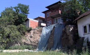 Devetočlanoj porodici iz Novog Pazara hitno potrebna pomoć! Već 18 meseci bez krova nad glavom devetoclanoj-porodici-iz-novog-pazara-hitno-potrebna-pomoc!-vec-18-meseci-bez-krova-nad-glavom