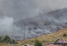 Požar na Paričkom brdu u Novom Pazaru (VIDEO) pozar-na-parickom-brdu-u-novom-pazaru-(video)