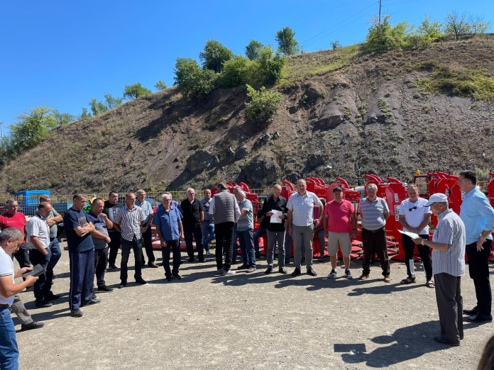 pocela-podela-savremene-mehanizacije-poljoprivrednim-udruzenjima-u-novom-pazaru pocela-podela-savremene-mehanizacije-poljoprivrednim-udruzenjima-u-novom-pazaru