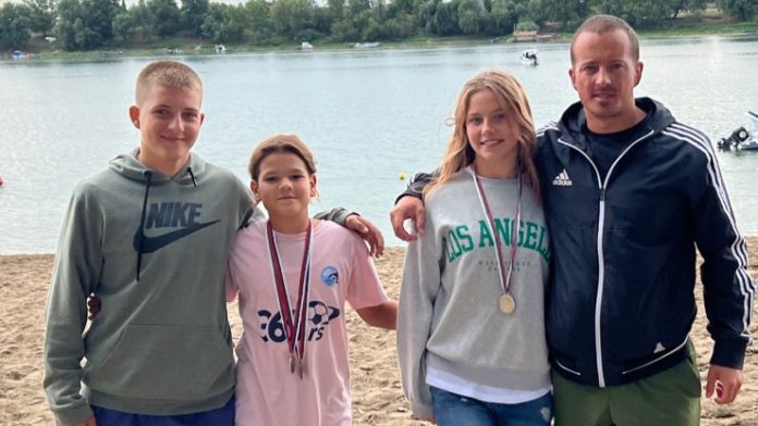 delfinima-tri-medalje-u-sremskoj-mitrovici