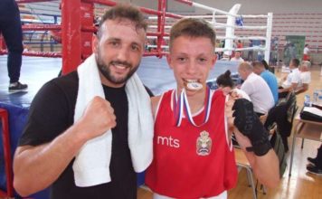 EP u boksu za školarce: Tarik Rašljanin izgubio od Slovenca ep-u-boksu-za-skolarce:-tarik-rasljanin-izgubio-od-slovenca